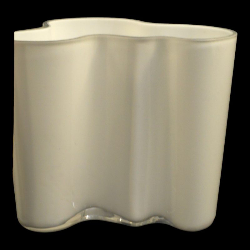 Elegant glasvas med unik form – skandinavisk inspiration