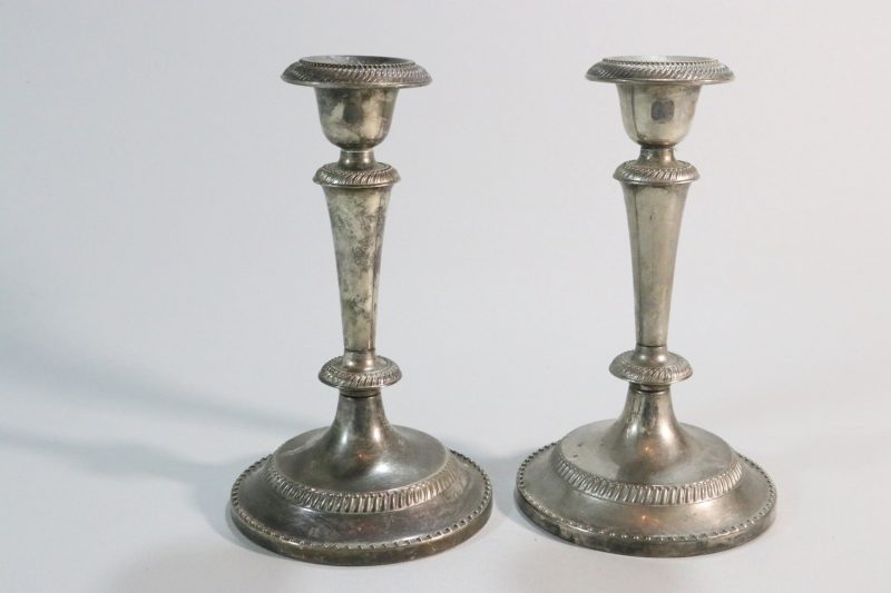 2st äldre  ljusstakar i metall