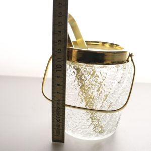 Ishink med tång, glas och metall