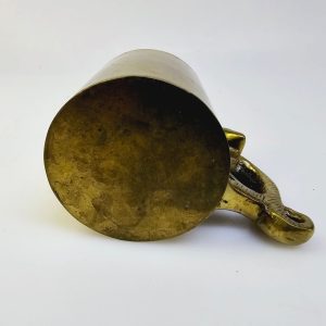 Vintage mässingsmugg med ormhandtag