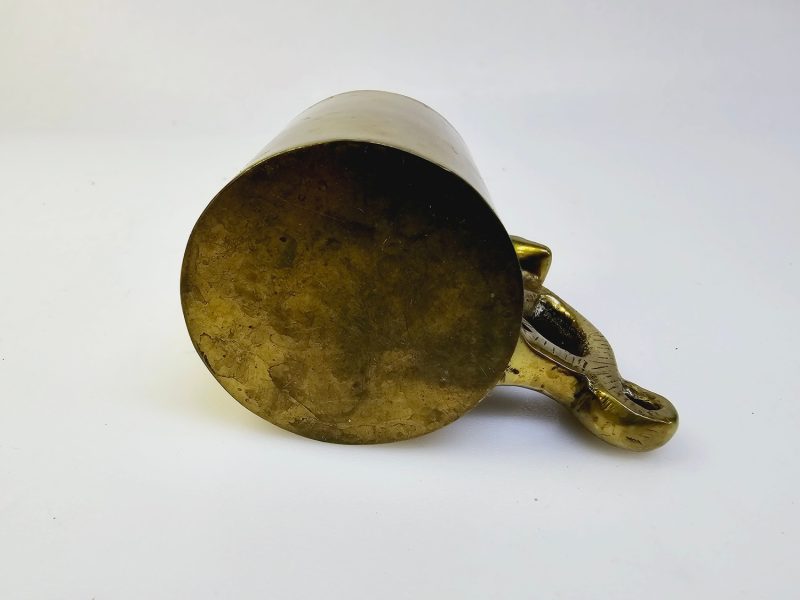 Vintage mässingsmugg med ormhandtag