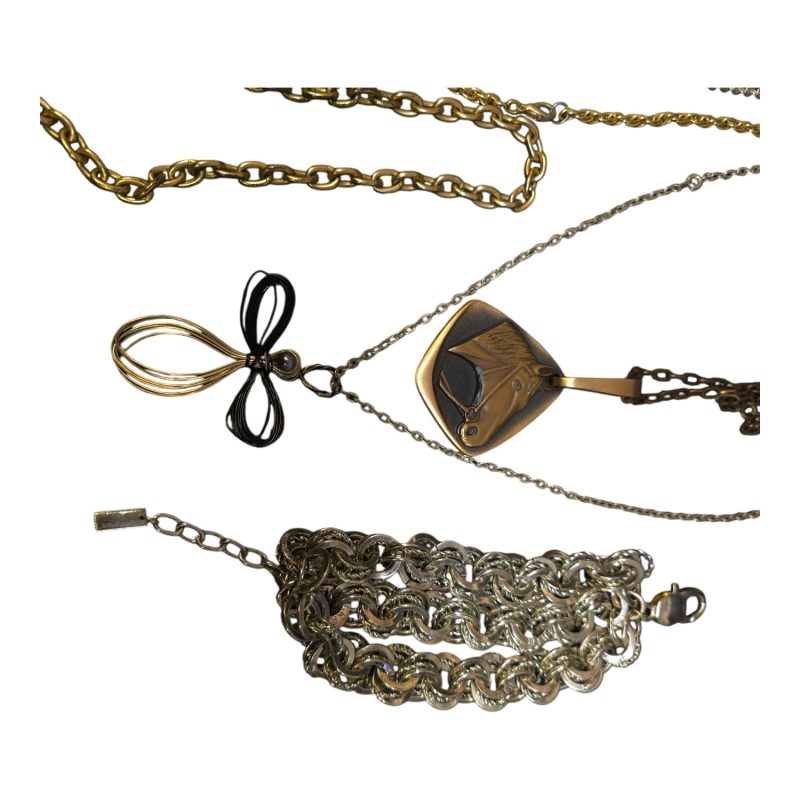 Elegant samling av 10 olika halsband och armband