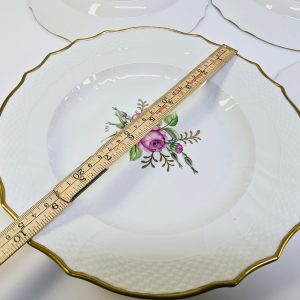 Elegant Set med 4 Tallrikar – Royal Copenhagen Blomsterdekoration