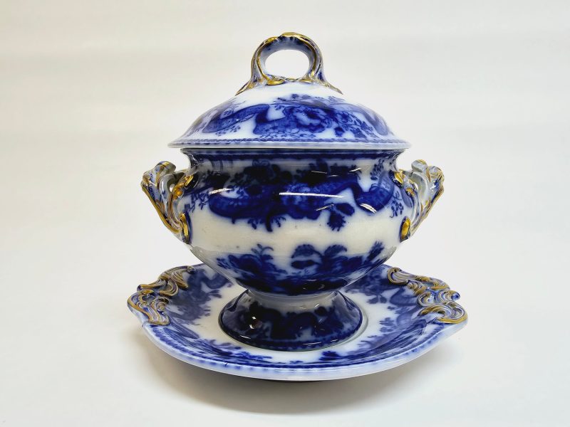 Blåvit soppskål från Wedgwood - En elegant klassiker med gyllene detaljer