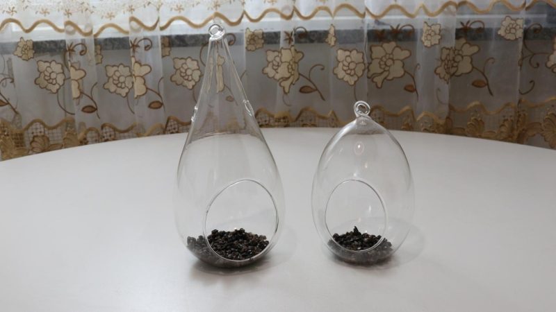 2st Ljusstakar / prydnadshängen i glas