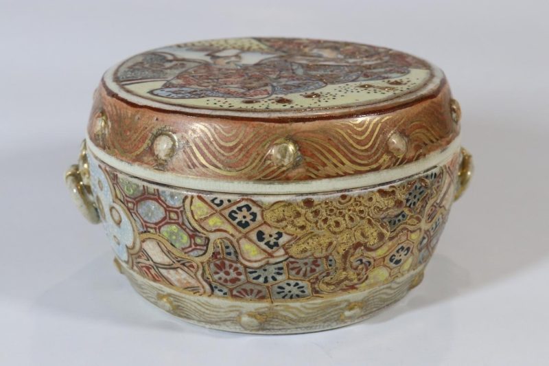 Japansk satsuma burk med lock, 1872