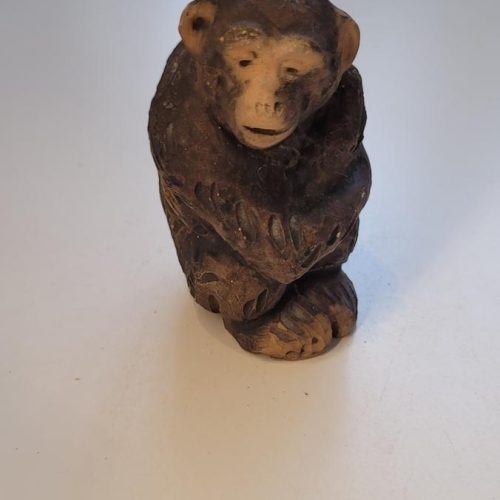 FIGURIN, APA, TILGMANS KERAMIK
