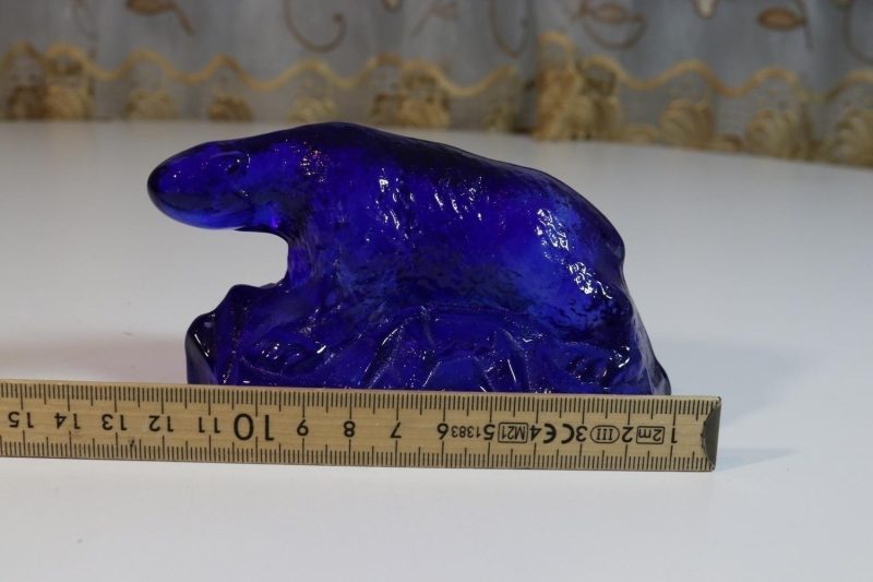 Figurin, isbjörn, färgat glas