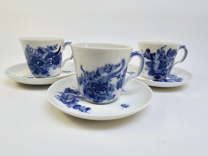 Klassiska Blåblommiga Koppar från Royal Copenhagen – Set om Tre
