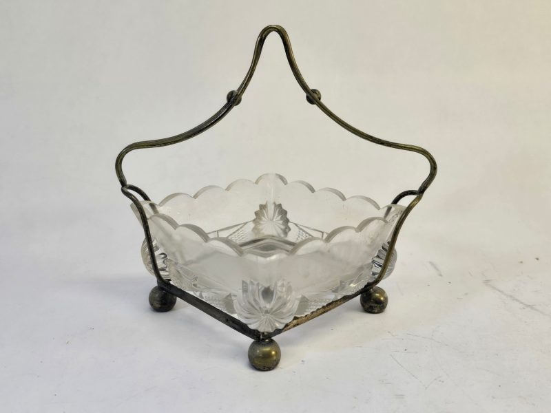 Elegant glas- och metallkorg - Vintage charm för ditt hem