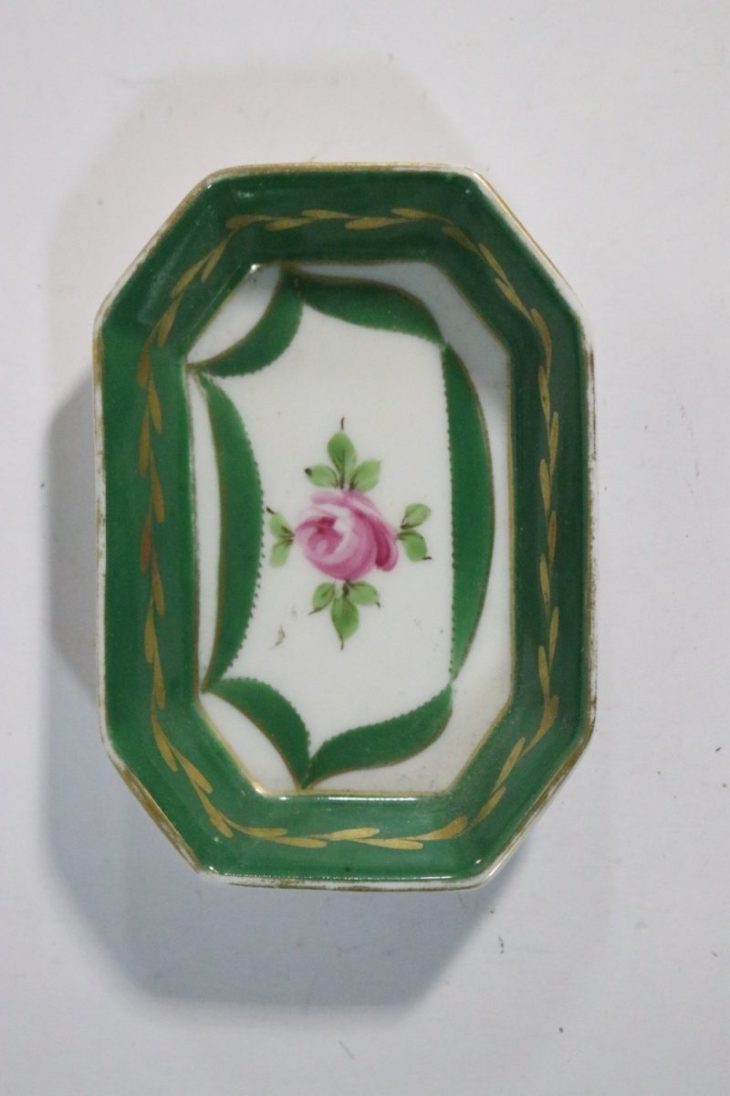 Elegant Porcelaine de Paris-porslinsfat – Fransk klassiker för finsmakare