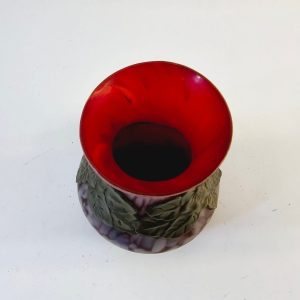 Unik Konstglasvas med Metallrelief – Handblåst Skönhet, 14 cm