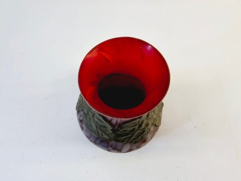 Unik Konstglasvas med Metallrelief – Handblåst Skönhet, 14 cm