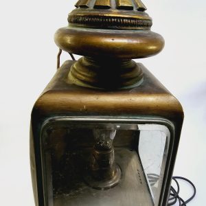 Vintage lanternformad bordslampa i mässing – Rustik och unik design