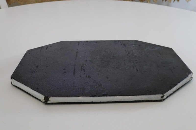 Serveringsbricka / Plåtfat med lila blomdekor, 34x21cm