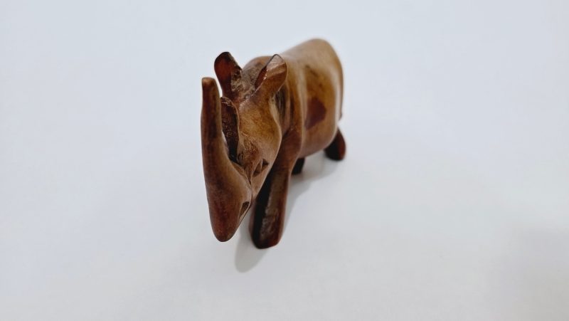 Vintage hand snidad träfigur noshörning, Kenya, 1980-tal