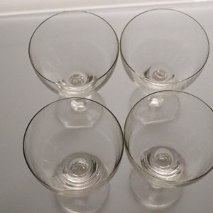 4st glas, små mikronagg förekommer