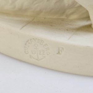 Antik Gustavsberg-skulptur i parian av Adele Rudenschöld – Tidlös elegans