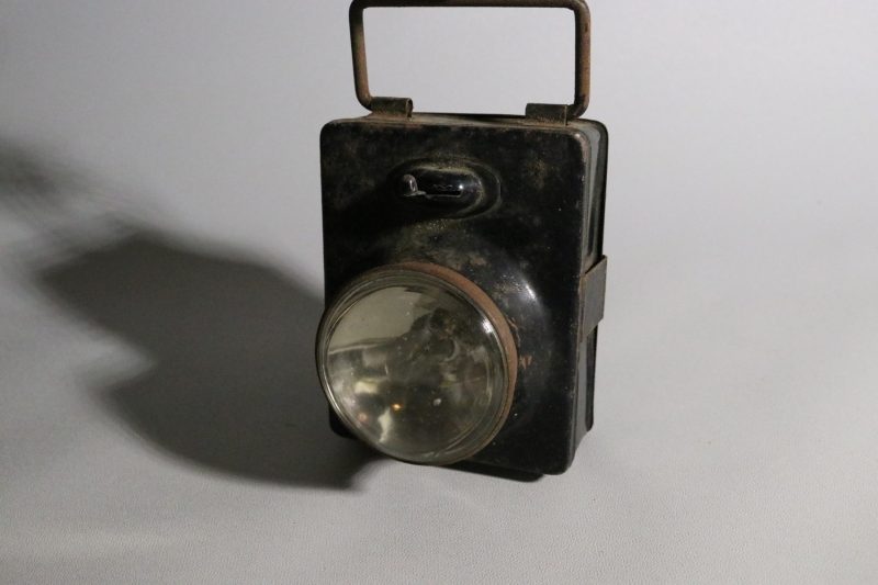 Vintage Ficklampa från Pertrix - En Historisk Samlarpärla
