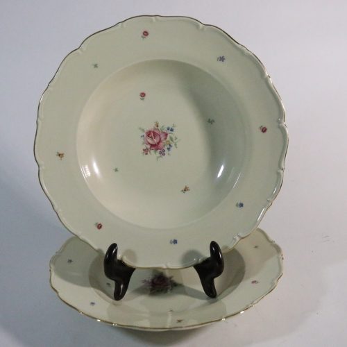 Eleganta djupa tallrikar med blommotiv – 24 cm, klassisk charm