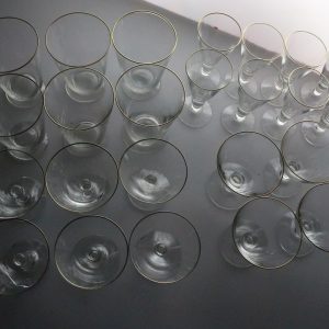 Exklusiv Glasservis med 24 Glas – Elegant och Tidlös Design