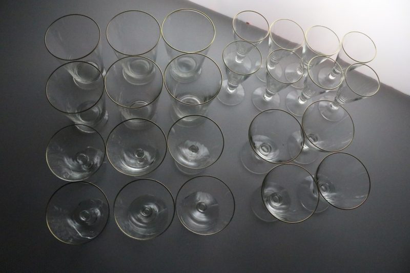 Exklusiv Glasservis med 24 Glas – Elegant och Tidlös Design