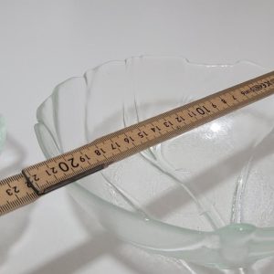 Ett par Salladsskålar i klart glas, kålblad design
