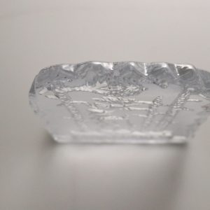 Glasskulptur “Snapphanen” av Thore Brogårdh
