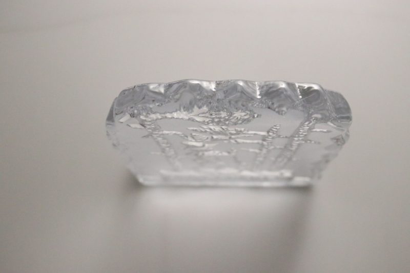 Glasskulptur “Snapphanen” av Thore Brogårdh