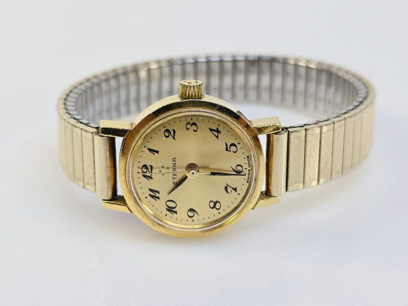 Eterna vintage damklocka i klassisk design