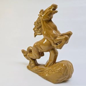 Imponerande Hästfigur i Keramik – Ståtlig och Elegant