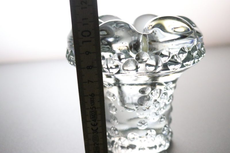 Ljusstake i klarglas, troligen från Svenskt glasbruk