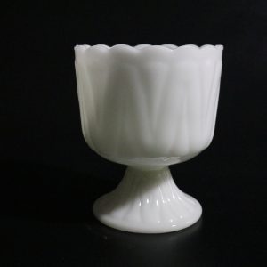 Skål i Vit Opalinglas – Klassisk Elegans, 14,5 cm