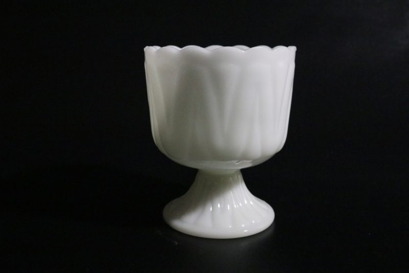 Skål i Vit Opalinglas – Klassisk Elegans, 14,5 cm