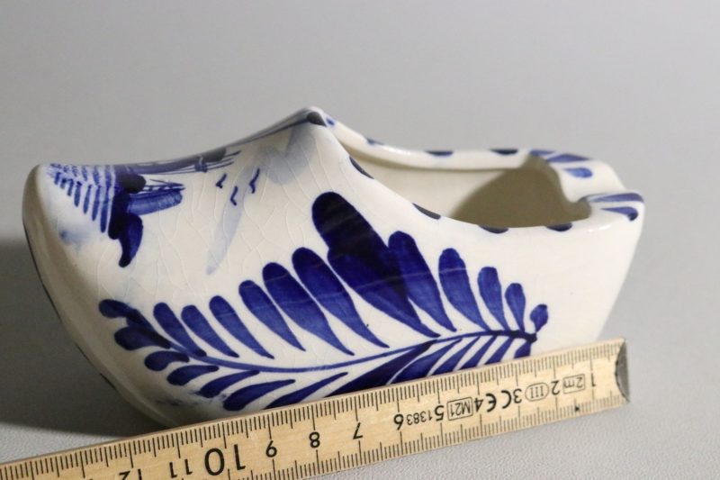 Dekorativ keramiktoffel från Delft – Klassisk blåvit design