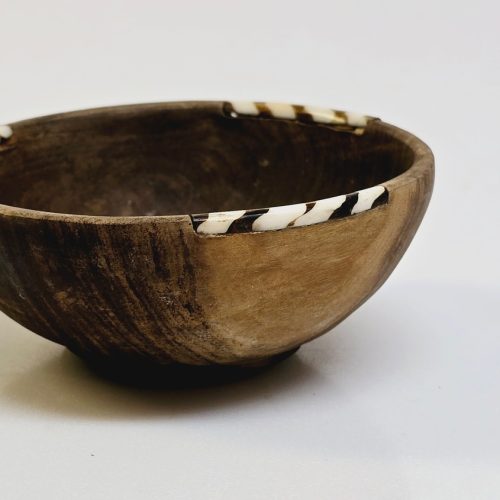 Handgjord Träskål med Dekorativa Detaljer - 10 cm i Diameter