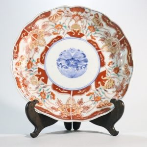 Elegant kinesisk cloisonnévas med blomstermotiv - Ett konstverk i emalj