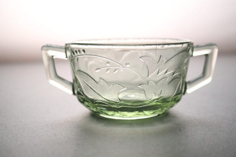 Vintage-Inspirerad Grön Glas Sockerskål - Perfekt för Eleganta Bordinställningar