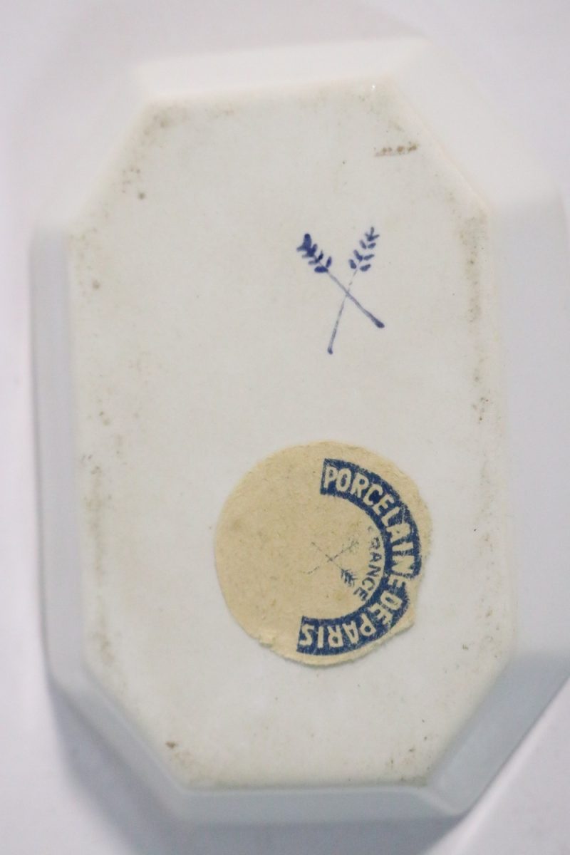 Elegant Porcelaine de Paris-porslinsfat – Fransk klassiker för finsmakare