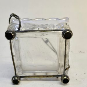 Elegant glas- och metallkorg - Vintage charm för ditt hem
