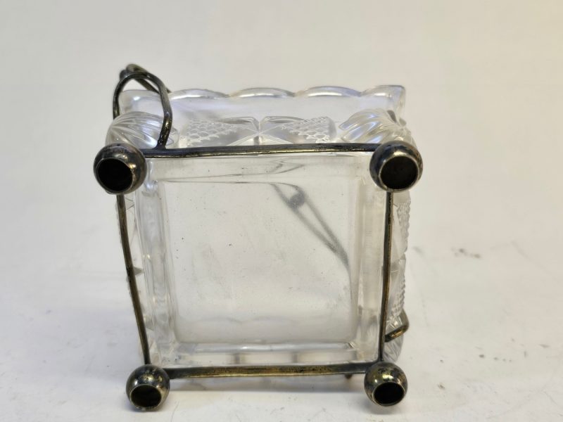 Elegant glas- och metallkorg - Vintage charm för ditt hem