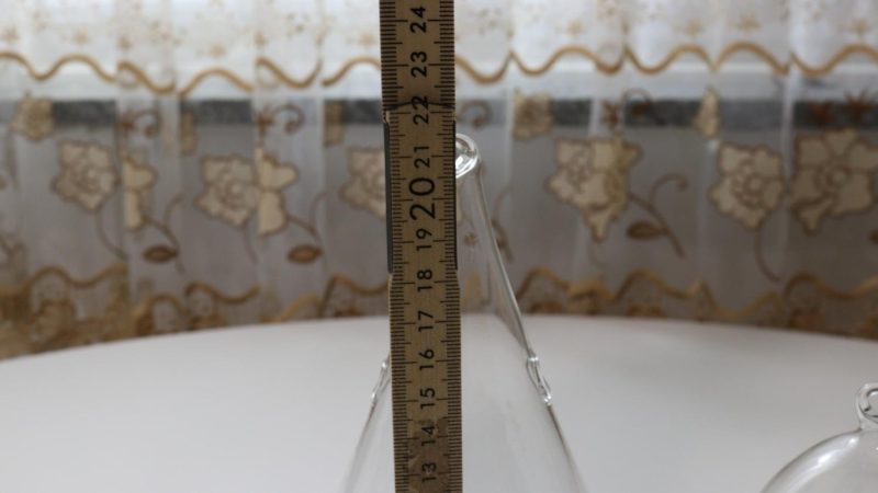 2st Ljusstakar / prydnadshängen i glas