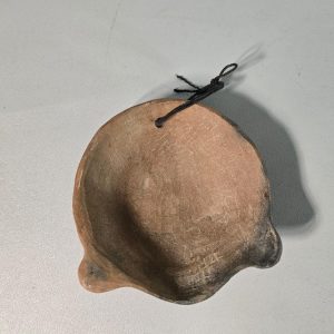 Keramisk liten prydnadsmask troligen från Sydamerika