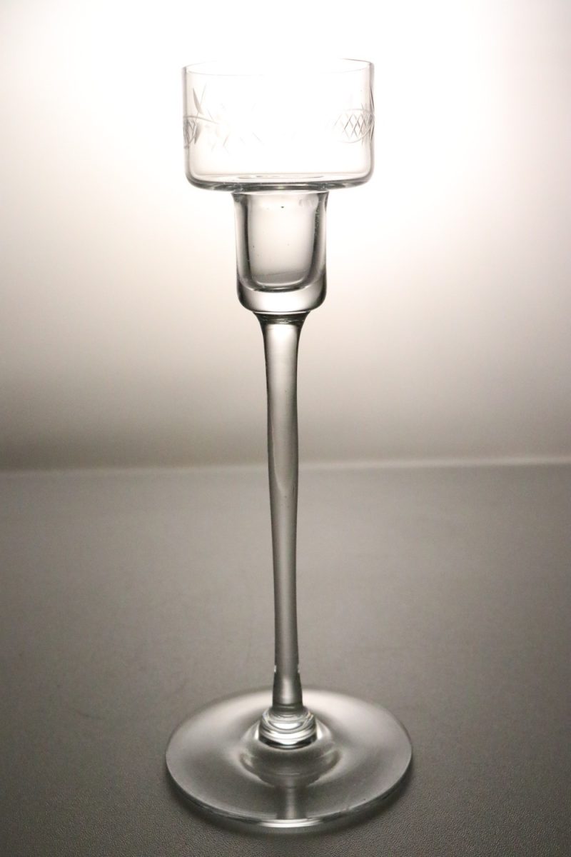 Ljusstake i glas med lång stjälk