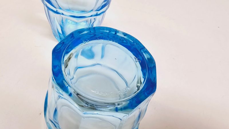 Stilrena blå glas från Duralex – Perfekta för sommarens dukning!