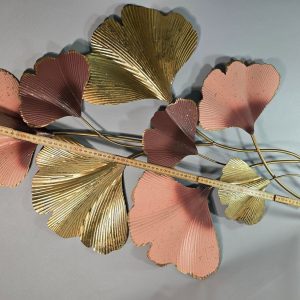 Väggskulptur från MIO. Metall, Bredd 62 cm, höjd 90 cm - Ginkgo Biloba bladgren
