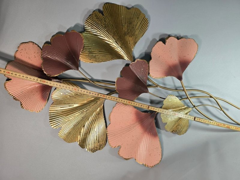 Väggskulptur från MIO. Metall, Bredd 62 cm, höjd 90 cm - Ginkgo Biloba bladgren