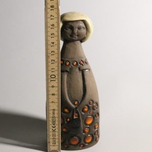 Figurin, kvinna i prickig klänning, höjd 17cm, Bromma keramik, Ninnie Forsgren
