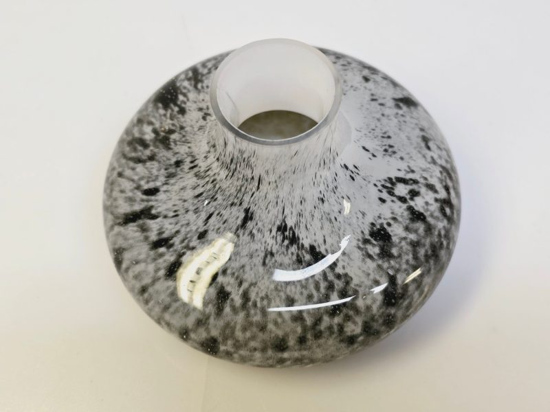 Elegant Glasvas – Stilren Dekoration med Unik Design