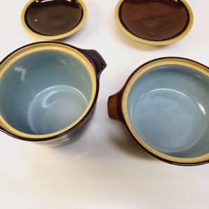 Set med två charmiga grytor från Denby Stoneware - Engelsk kvalitet